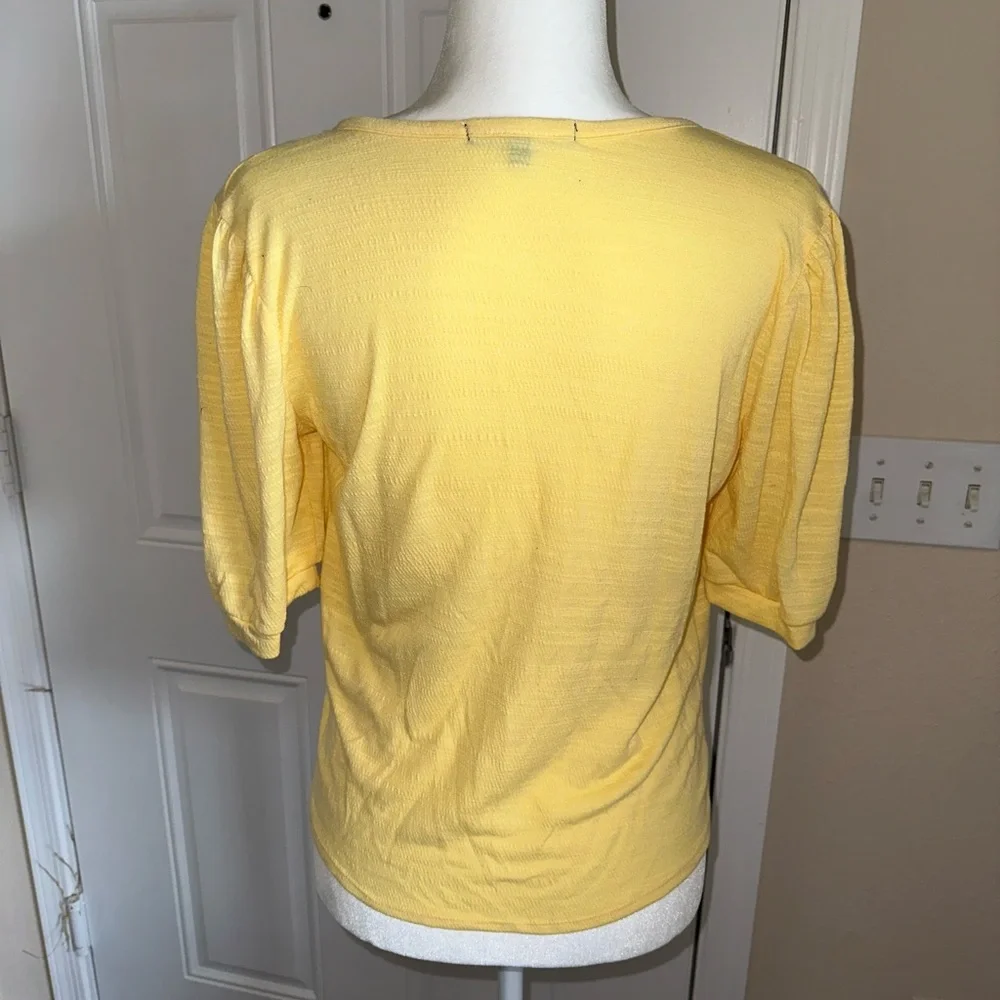 Adrienne Vittadini Yellow Blouse Button Top size Small - Picture 3 of 5
